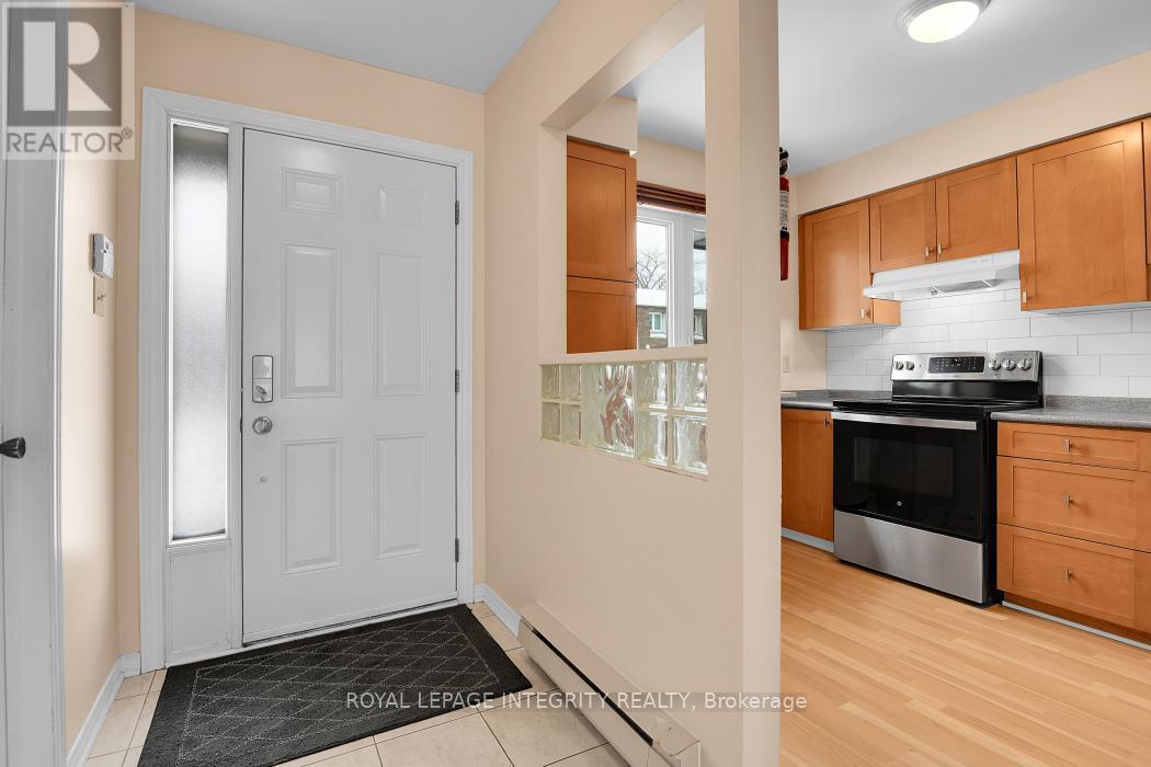 1312 Alness Court, Ottawa, ON - Indoor Photo Showing Kitchen