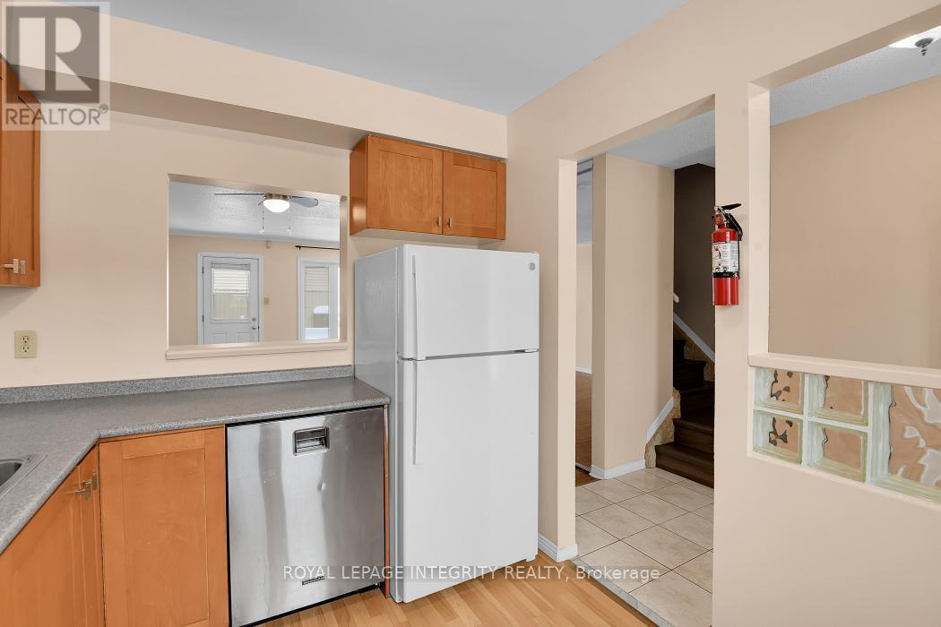 1312 Alness Court, Ottawa, ON - Indoor Photo Showing Kitchen