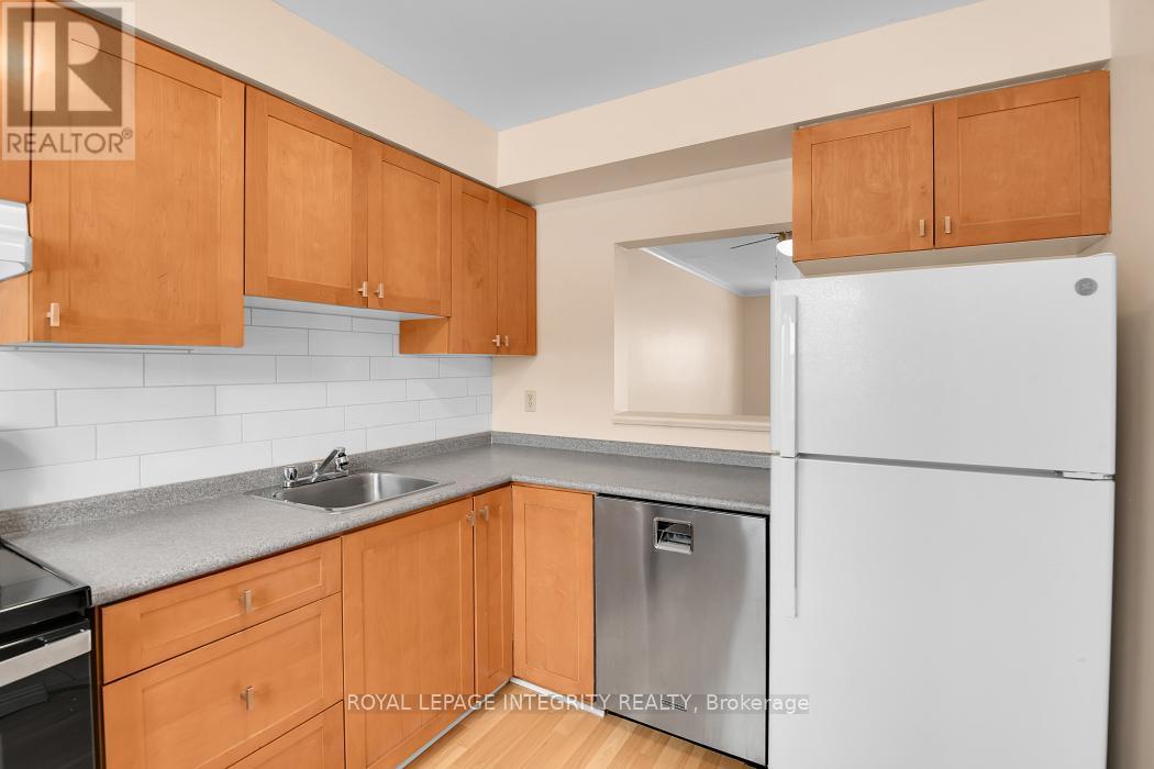 1312 Alness Court, Ottawa, ON - Indoor Photo Showing Kitchen