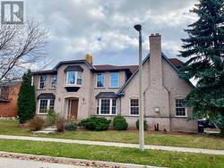 104 INVERHURON TRAIL Oakville, ON L6H 5Z4