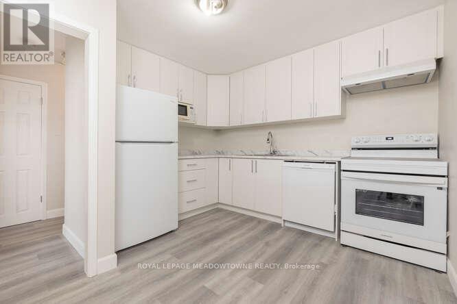 3 - 84 Mill Street, Halton Hills, ON - Indoor Photo Showing Kitchen