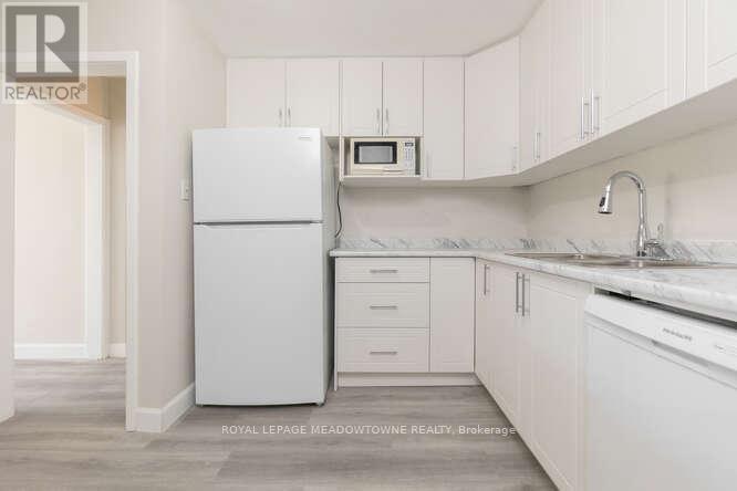 3 - 84 Mill Street, Halton Hills, ON - Indoor Photo Showing Kitchen