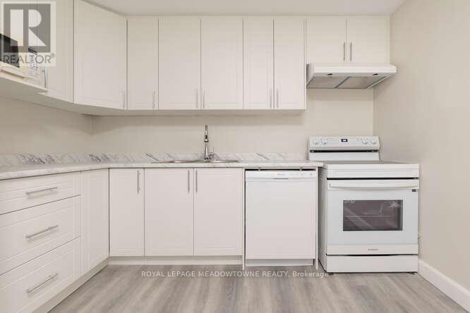 3 - 84 Mill Street, Halton Hills, ON - Indoor Photo Showing Kitchen