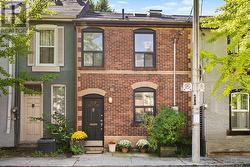 25 BISHOP STREET Toronto, ON M5R 1N3