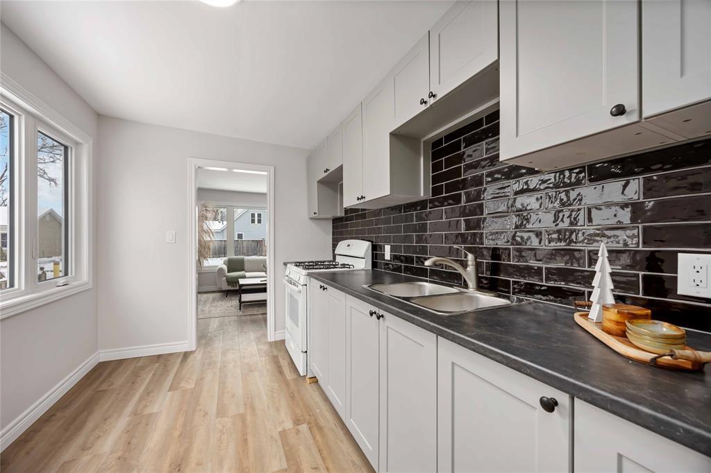 657 Cherry Drive, Sarnia, ON