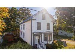 15 Veazey ST Saint Stephen, NB E3L 2E8