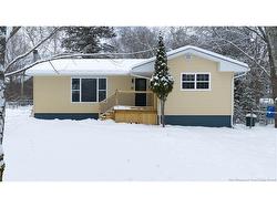 21 Pleasant ST Hampton, NB E5N 6L1