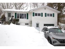 17 BEVERLY DR Saint John, NB E2J 3B1