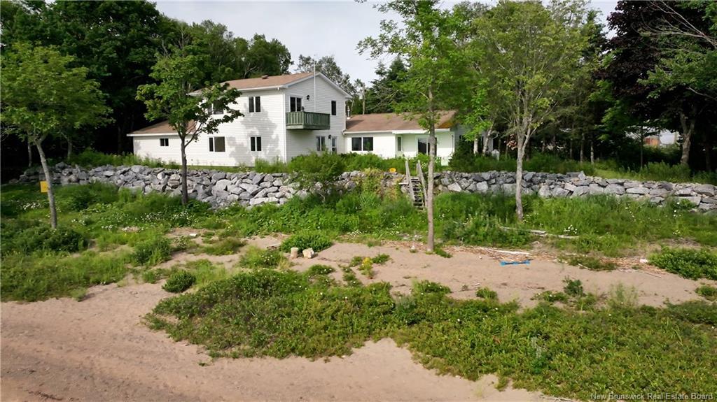 8 Tennis Court Rd, Rothesay, NB