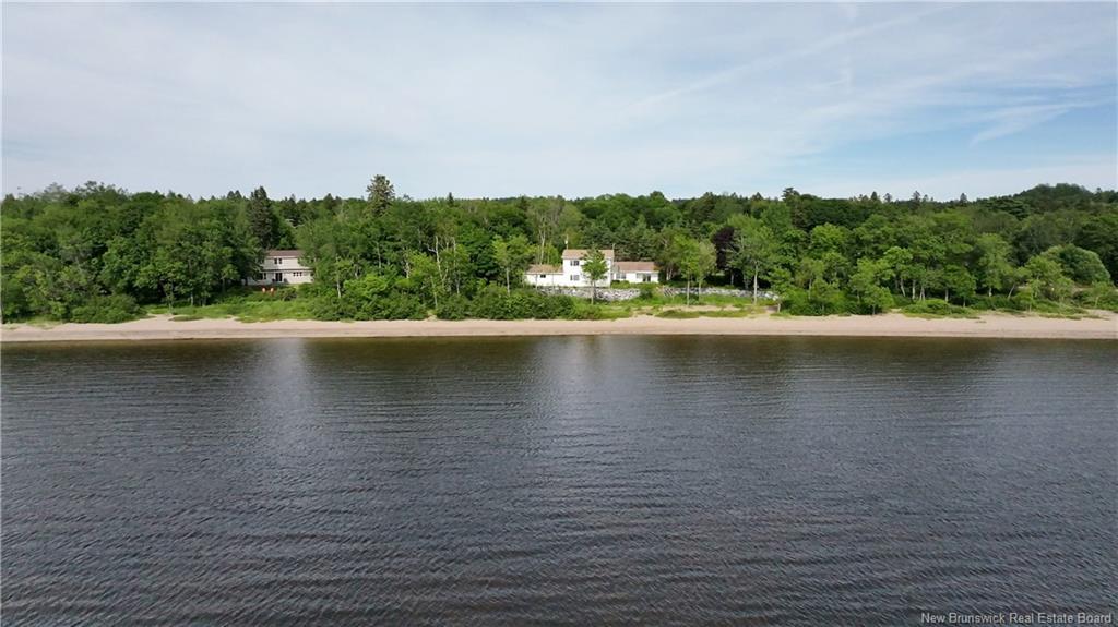 8 Tennis Court Rd, Rothesay, NB