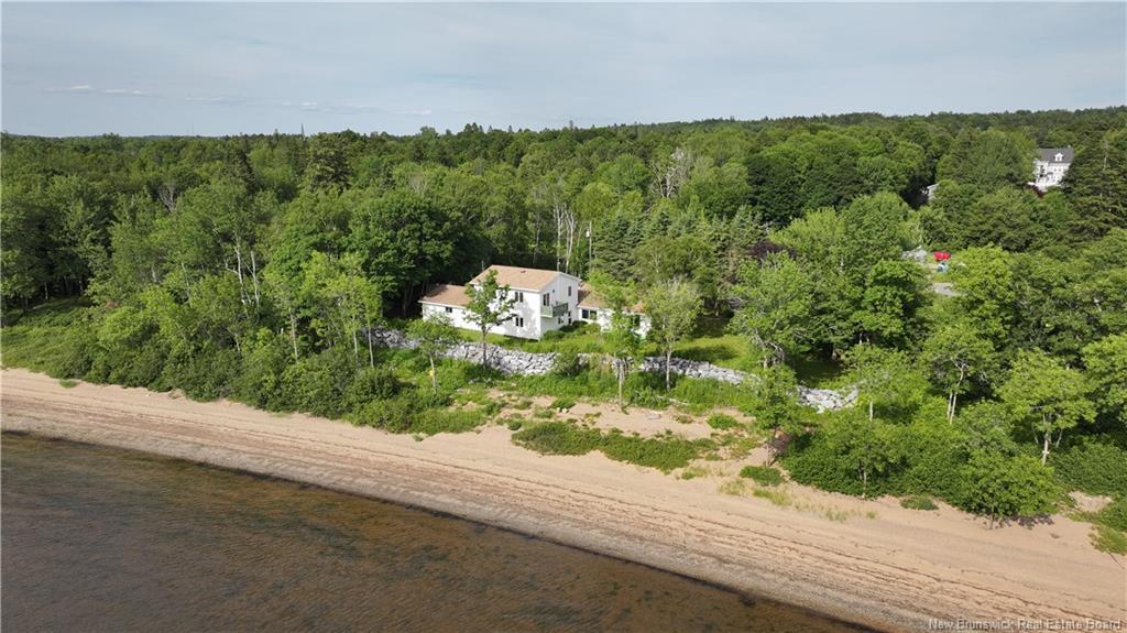 8 Tennis Court Rd, Rothesay, NB