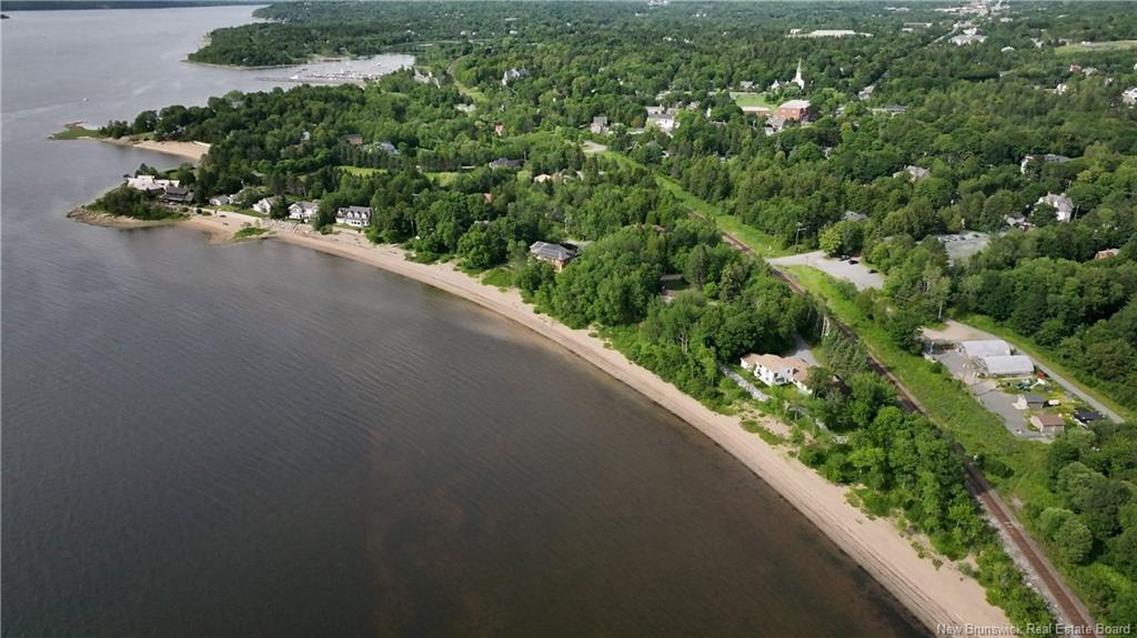 8 Tennis Court Rd, Rothesay, NB