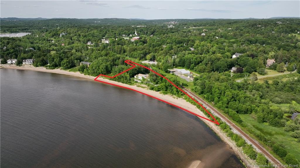 8 Tennis Court Rd, Rothesay, NB