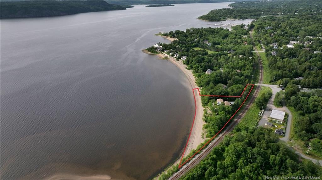 8 Tennis Court Rd, Rothesay, NB