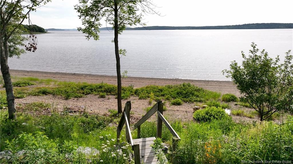 8 Tennis Court Rd, Rothesay, NB