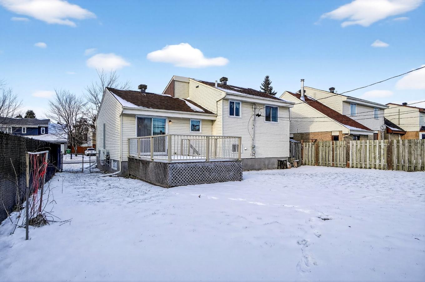 Face arrière - 17790 Rue Antoine-Faucon, Montréal (Pierrefonds-Roxboro), QC - Outdoor With Deck Patio Veranda