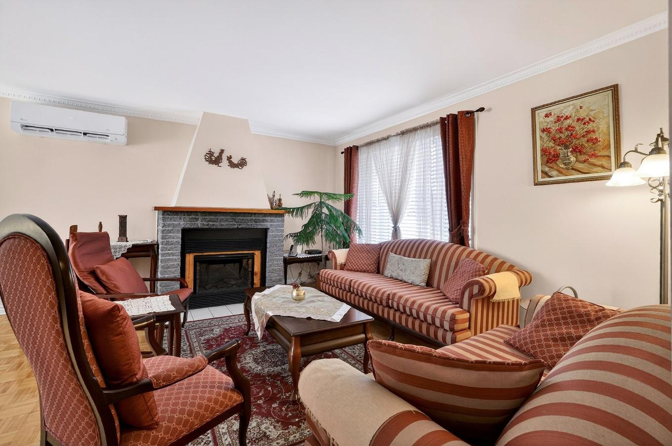 Salon - 17790 Rue Antoine-Faucon, Montréal (Pierrefonds-Roxboro), QC - Indoor Photo Showing Living Room With Fireplace