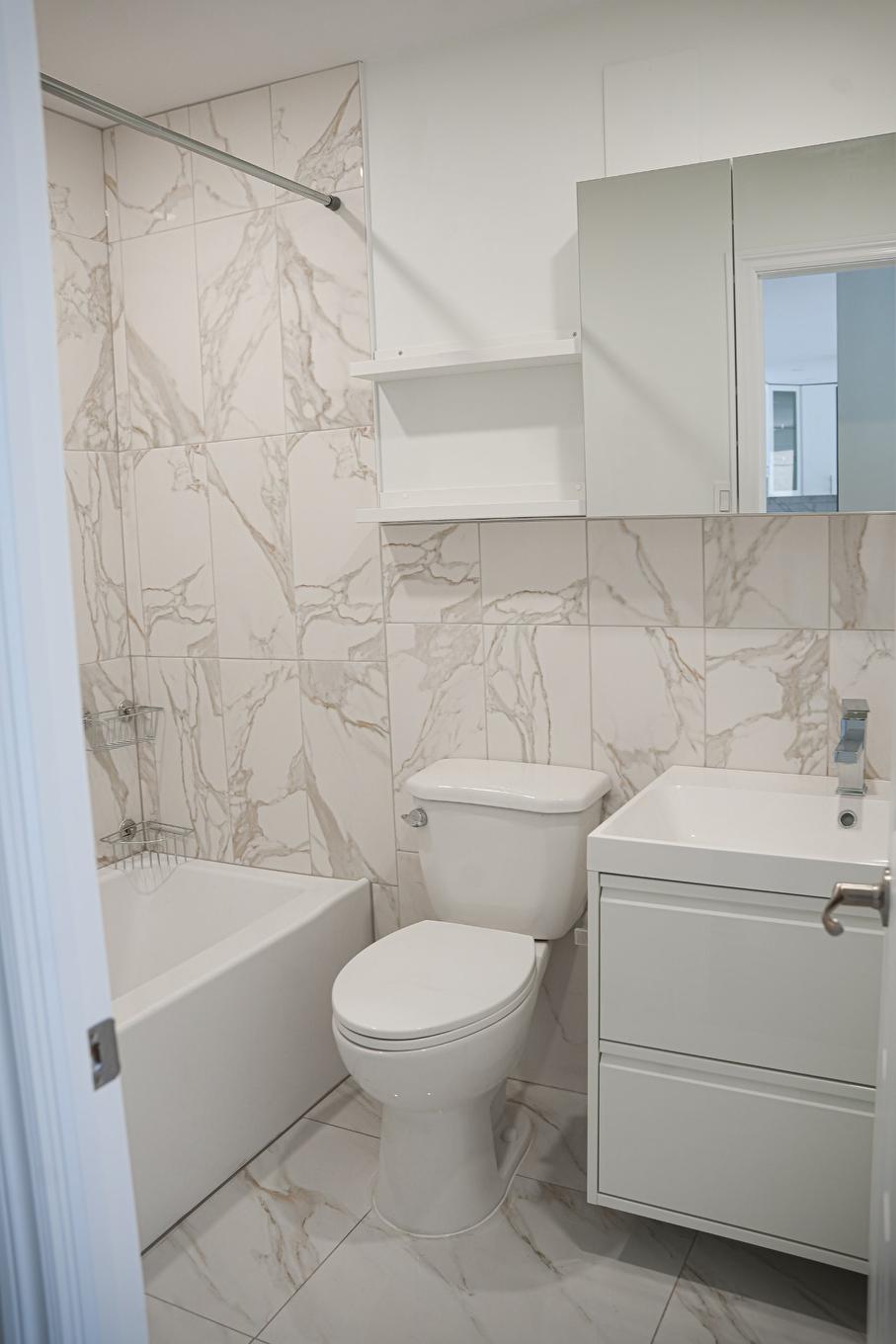 Salle de bains - 204-7905 Ch. De La Côte-St-Luc, Côte-Saint-Luc, QC - Indoor Photo Showing Bathroom