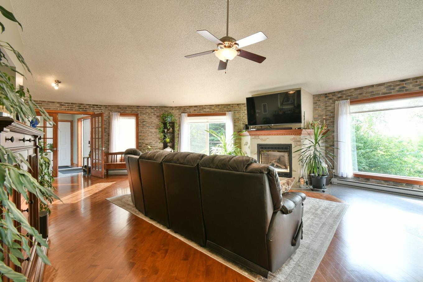 Living room - 744 Rue De Fribourg, Sainte-Adèle, QC - Indoor Photo Showing Living Room With Fireplace