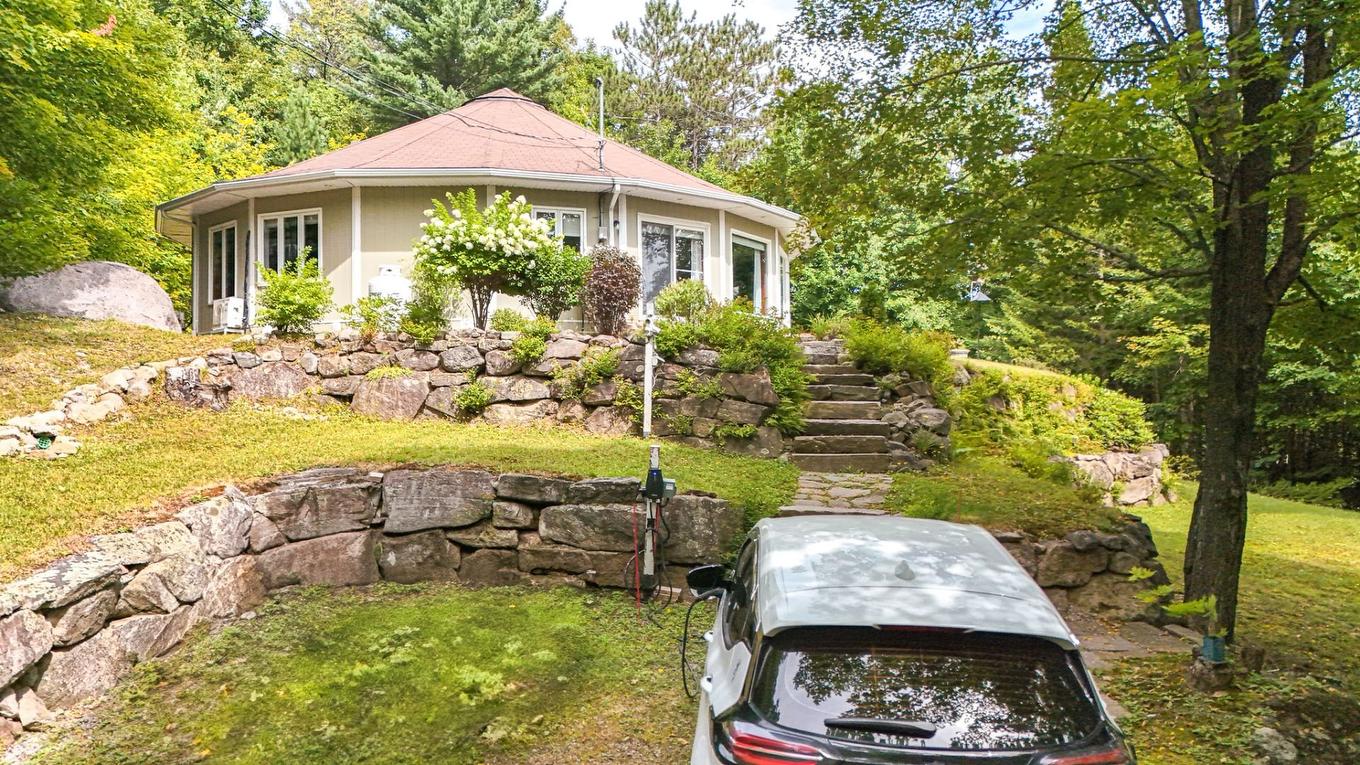 Parking - 744 Rue De Fribourg, Sainte-Adèle, QC - Outdoor