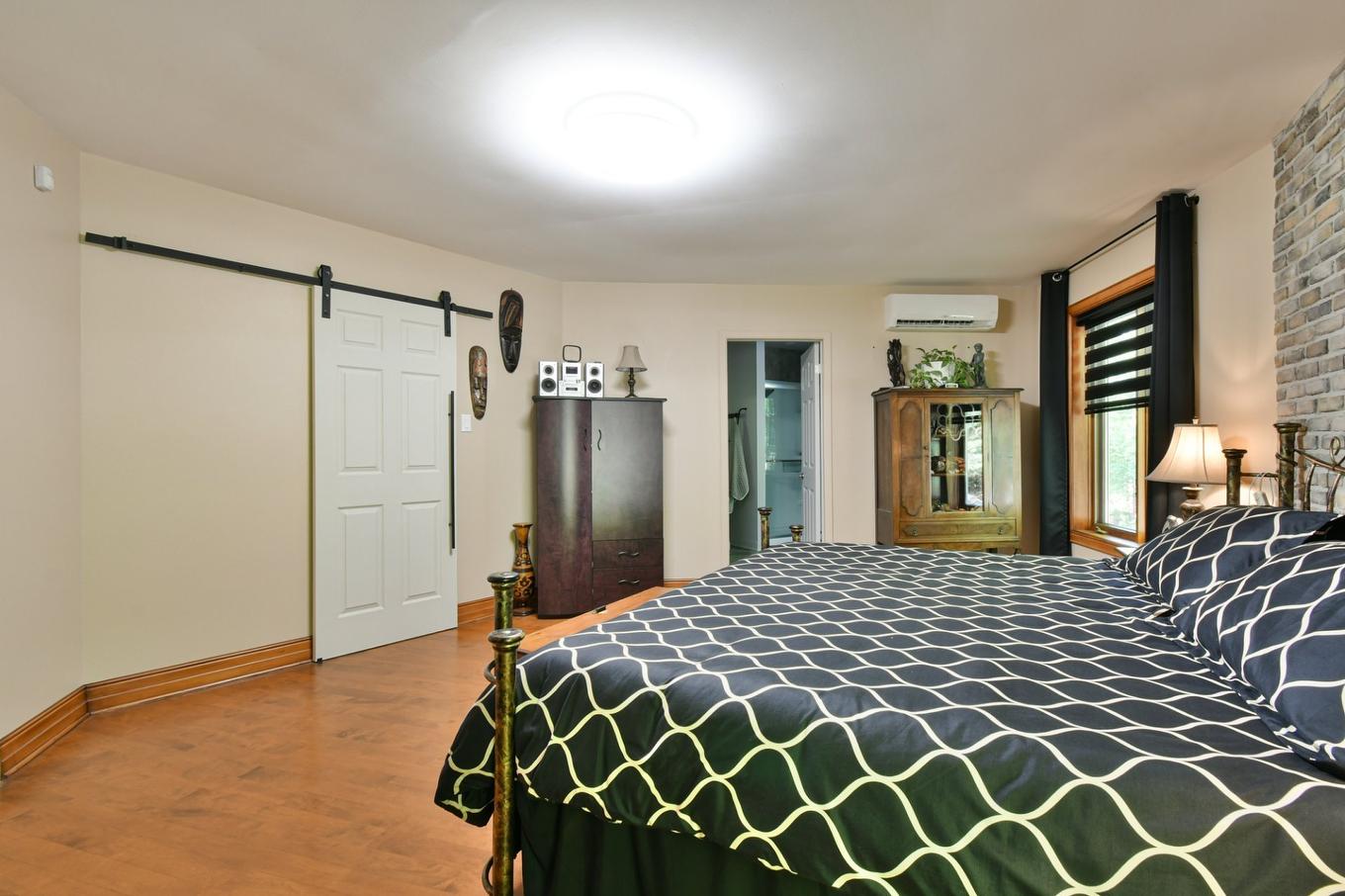 Primary bedroom - 744 Rue De Fribourg, Sainte-Adèle, QC - Indoor Photo Showing Bedroom