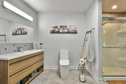 Ensuite bathroom -