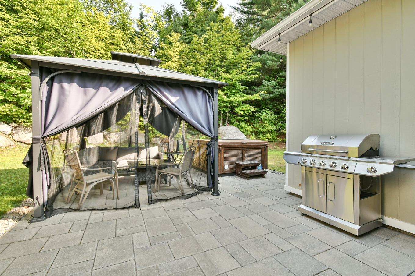 Backyard - 744 Rue De Fribourg, Sainte-Adèle, QC - Outdoor With Exterior