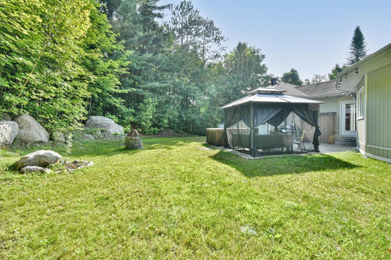 Backyard - 744 Rue De Fribourg, Sainte-Adèle, QC - Outdoor