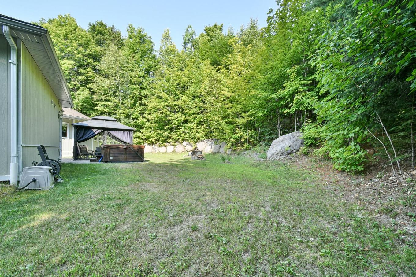 Backyard - 744 Rue De Fribourg, Sainte-Adèle, QC - Outdoor