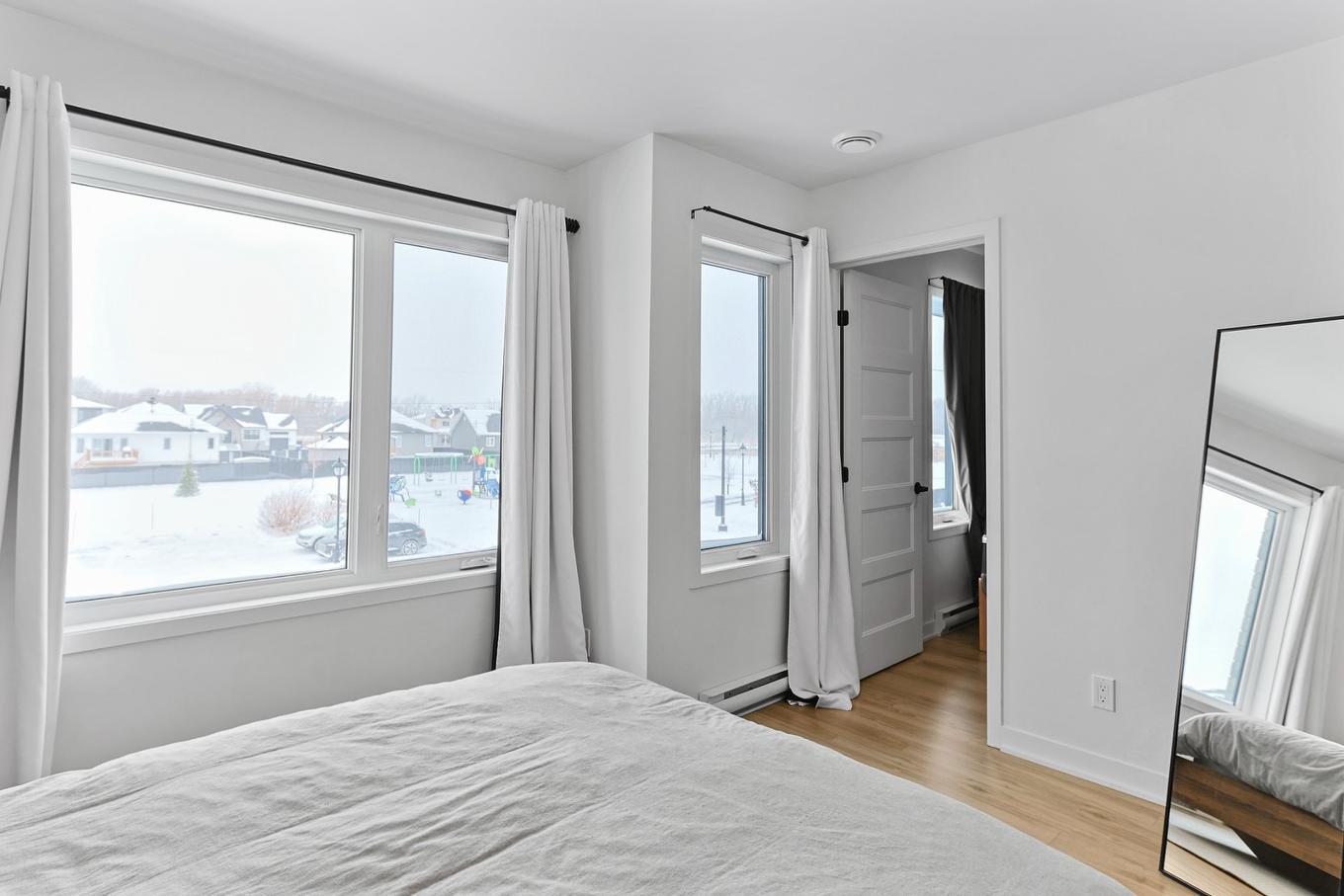 Chambre à coucher principale - 11 Rue Des Plaisanciers, Saint-Louis-De-Gonzague, QC - Indoor Photo Showing Bedroom
