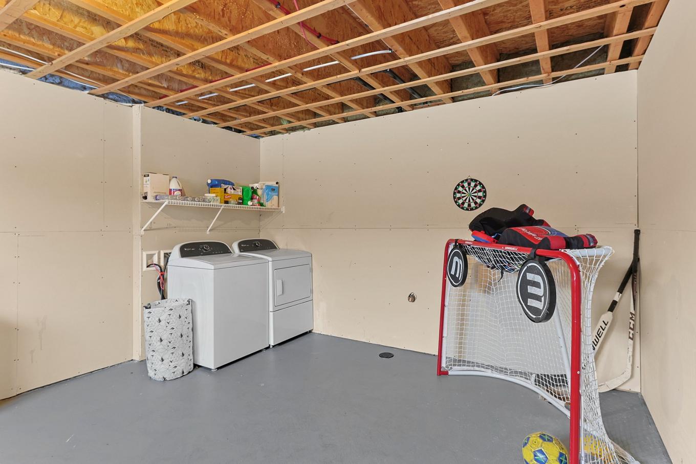 Sous-sol - 11 Rue Des Plaisanciers, Saint-Louis-De-Gonzague, QC - Indoor Photo Showing Laundry Room