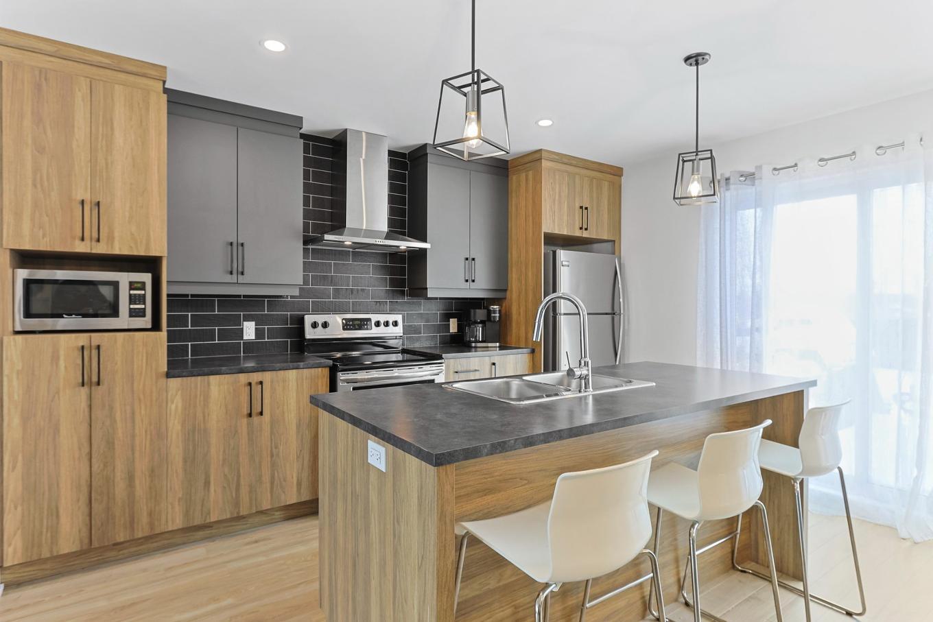 Cuisine - 11 Rue Des Plaisanciers, Saint-Louis-De-Gonzague, QC - Indoor Photo Showing Kitchen With Double Sink