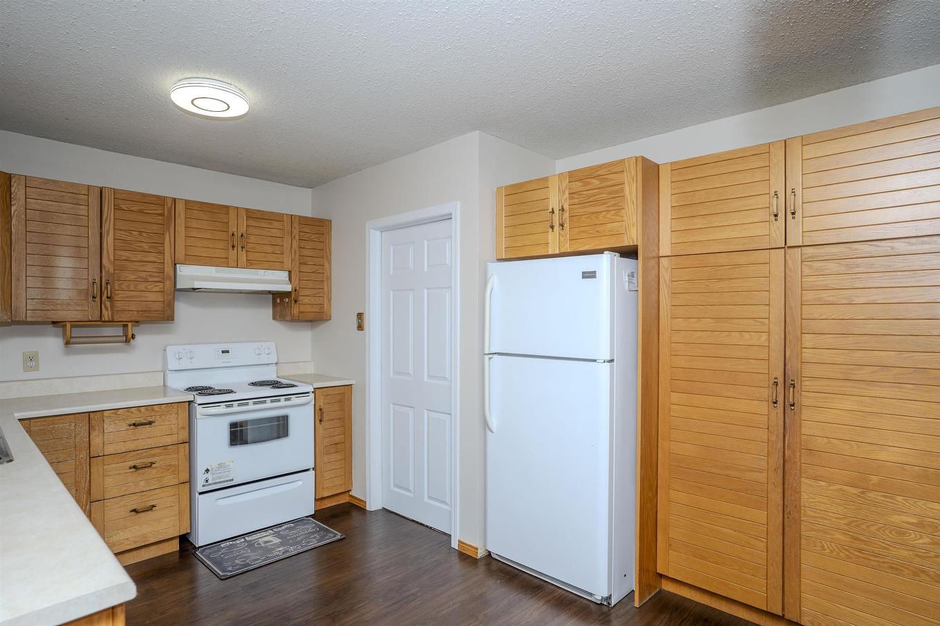 807 Superior Avenue, Thunder Bay, ON - Indoor Photo Showing Kitchen