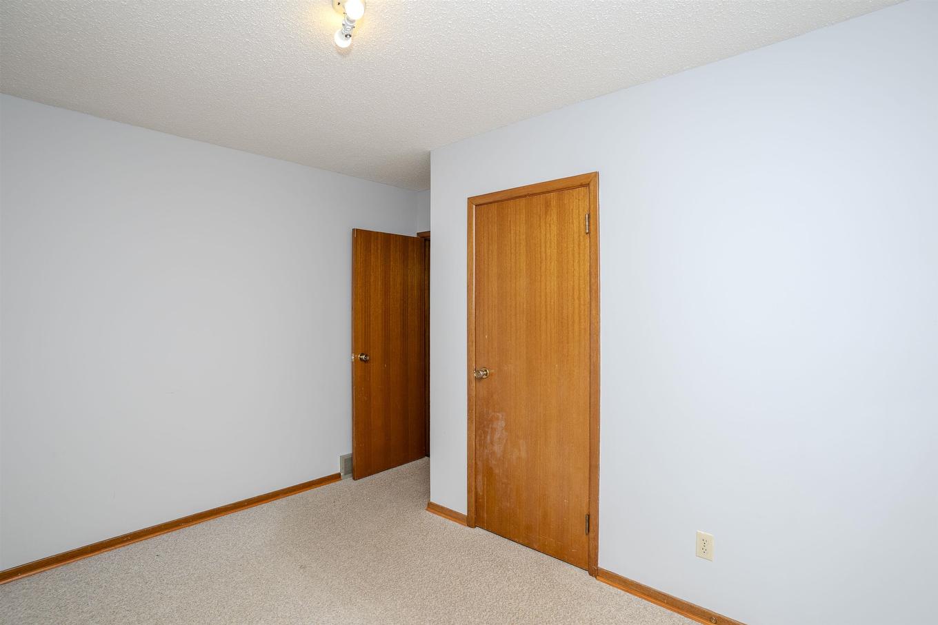 807 Superior Avenue, Thunder Bay, ON - Indoor Photo Showing Other Room