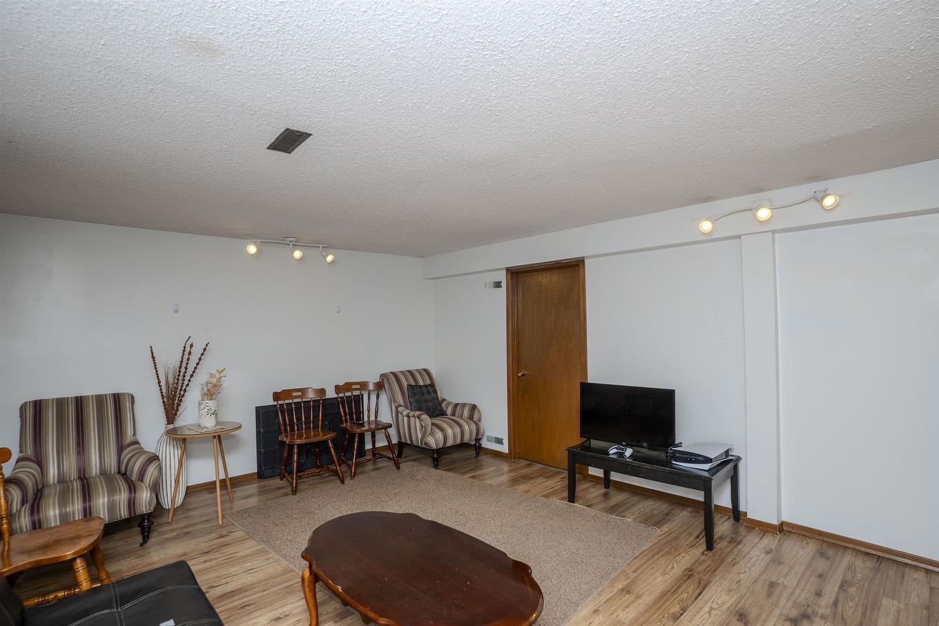 807 Superior Avenue, Thunder Bay, ON - Indoor