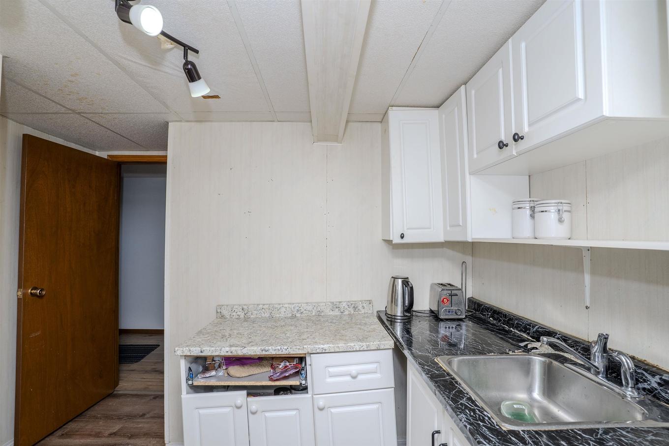 807 Superior Avenue, Thunder Bay, ON - Indoor Photo Showing Kitchen