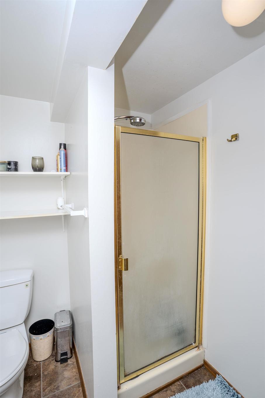807 Superior Avenue, Thunder Bay, ON - Indoor Photo Showing Bathroom