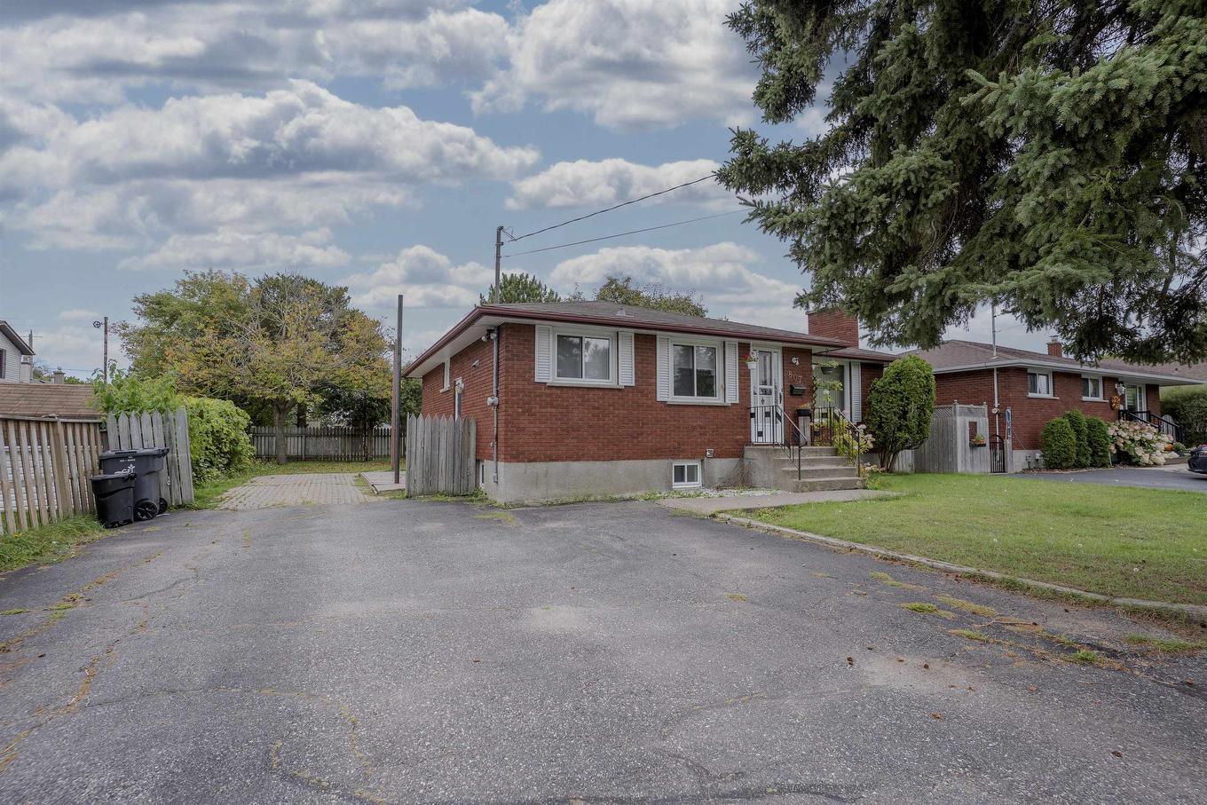 807 Superior Avenue, Thunder Bay, ON - Outdoor