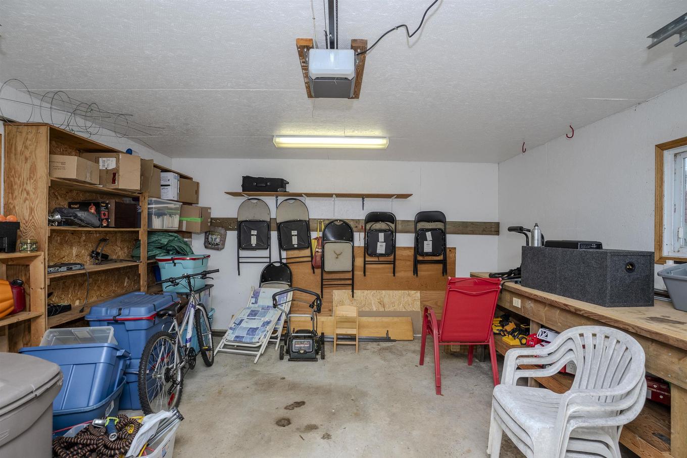 807 Superior Avenue, Thunder Bay, ON - Indoor Photo Showing Garage