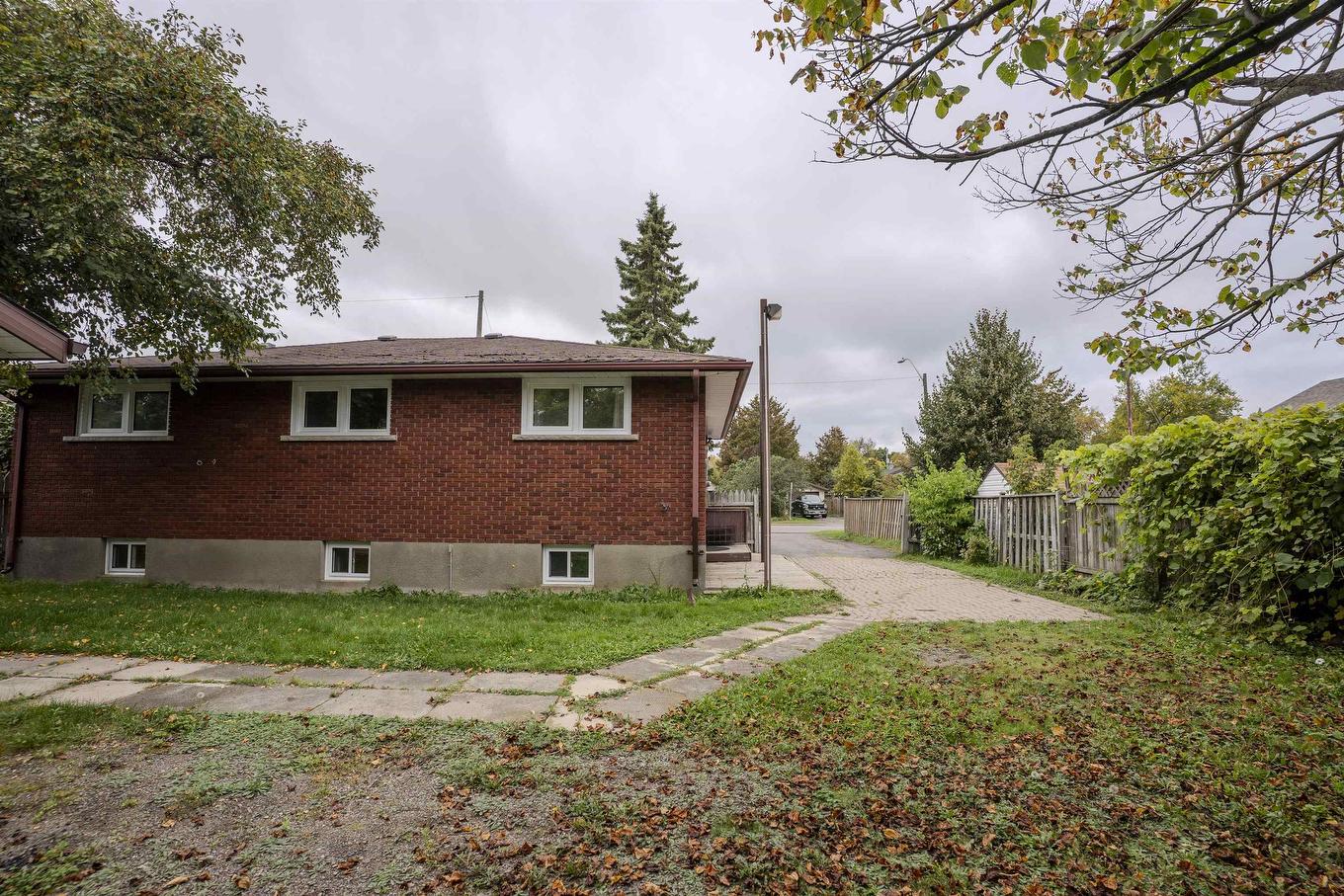 807 Superior Avenue, Thunder Bay, ON - Outdoor