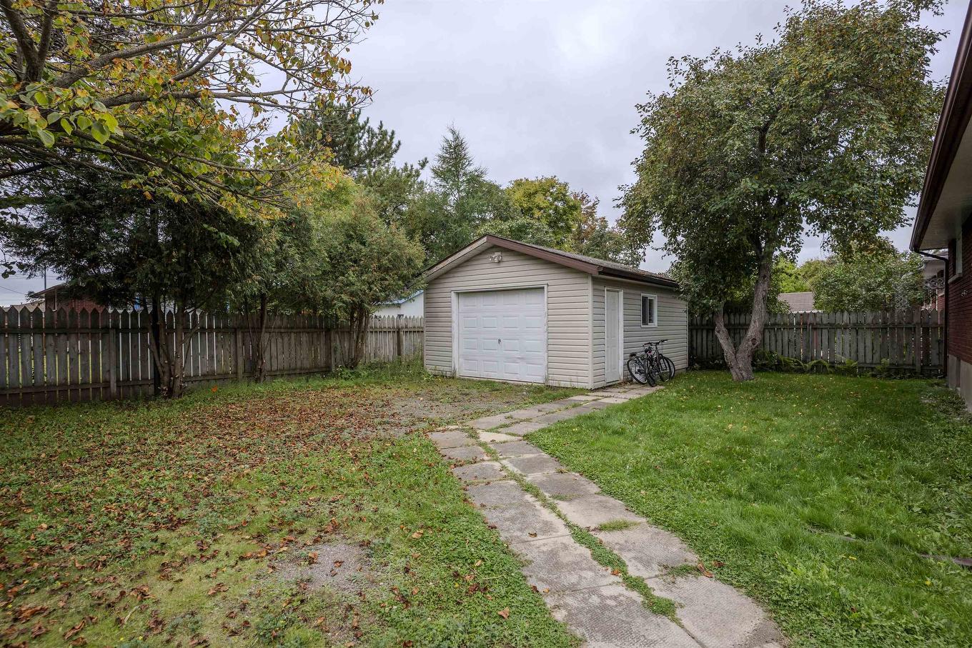 807 Superior Avenue, Thunder Bay, ON - Outdoor