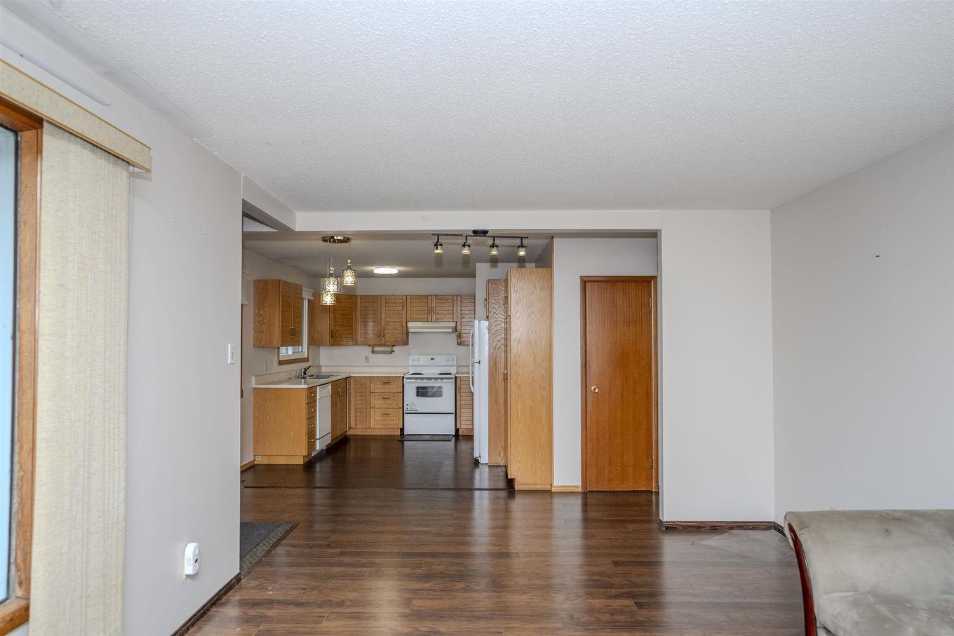 807 Superior Avenue, Thunder Bay, ON - Indoor Photo Showing Kitchen