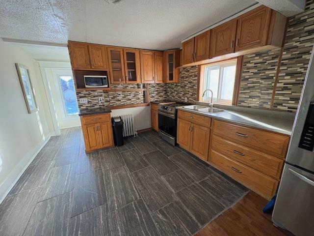 59 Ontario Street, Thunder Bay, ON - Indoor Photo Showing Kitchen With Double Sink With Upgraded Kitchen