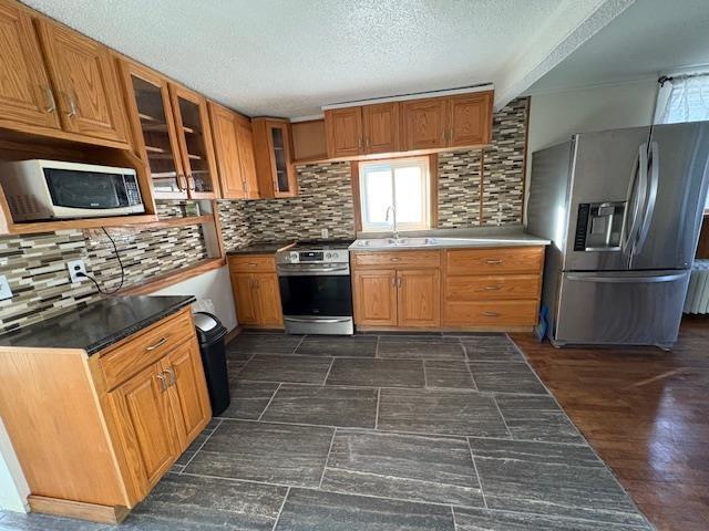 59 Ontario Street, Thunder Bay, ON - Indoor Photo Showing Kitchen With Double Sink