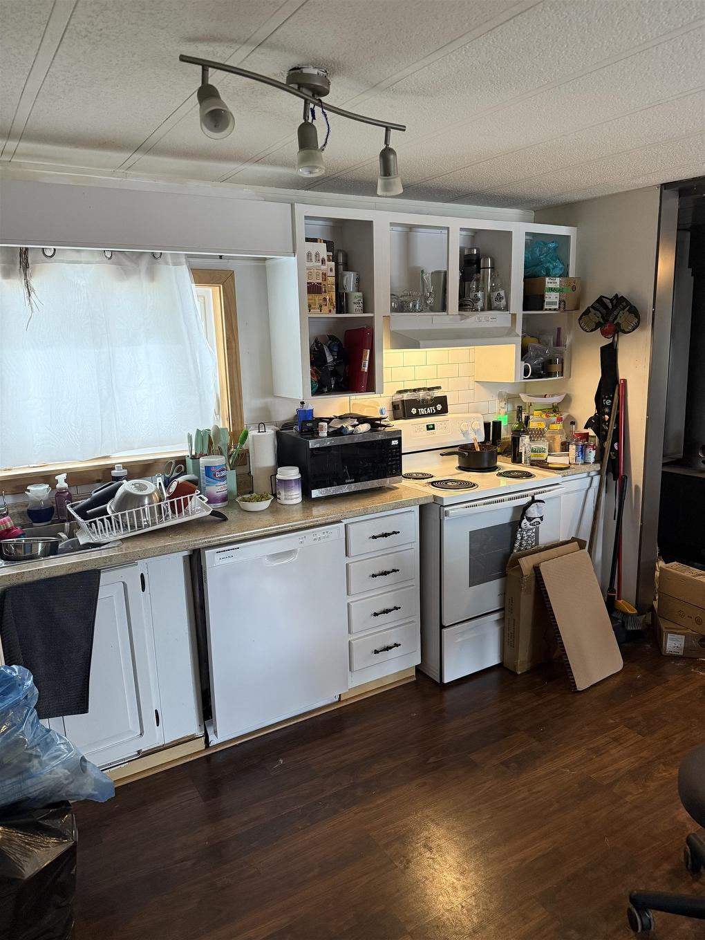 160 Mokomon Road, Kakabeka Falls, ON - Indoor Photo Showing Kitchen