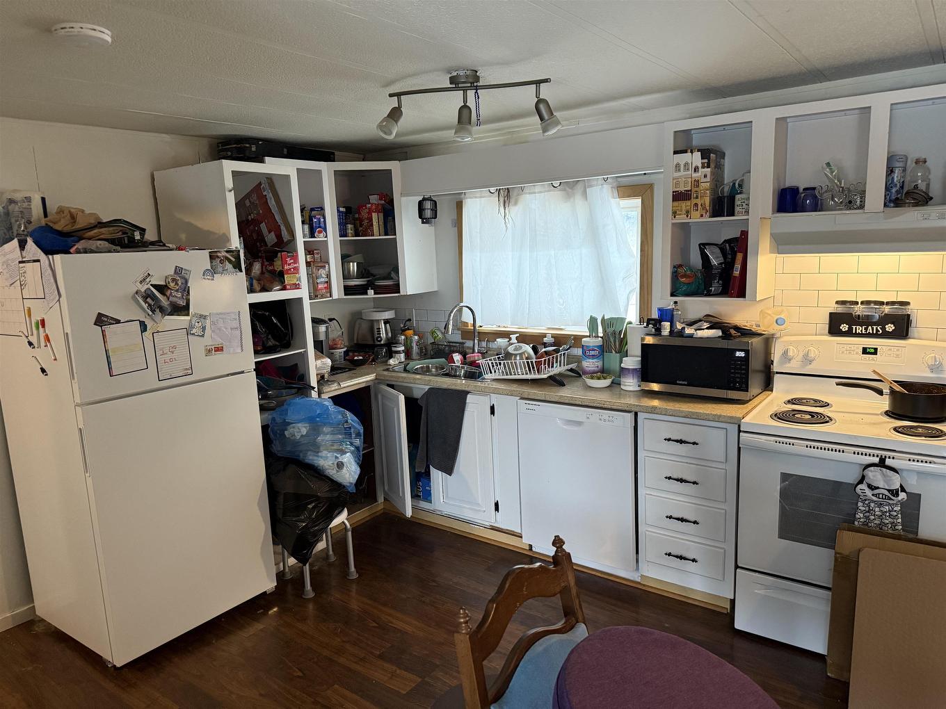 160 Mokomon Road, Kakabeka Falls, ON - Indoor Photo Showing Kitchen