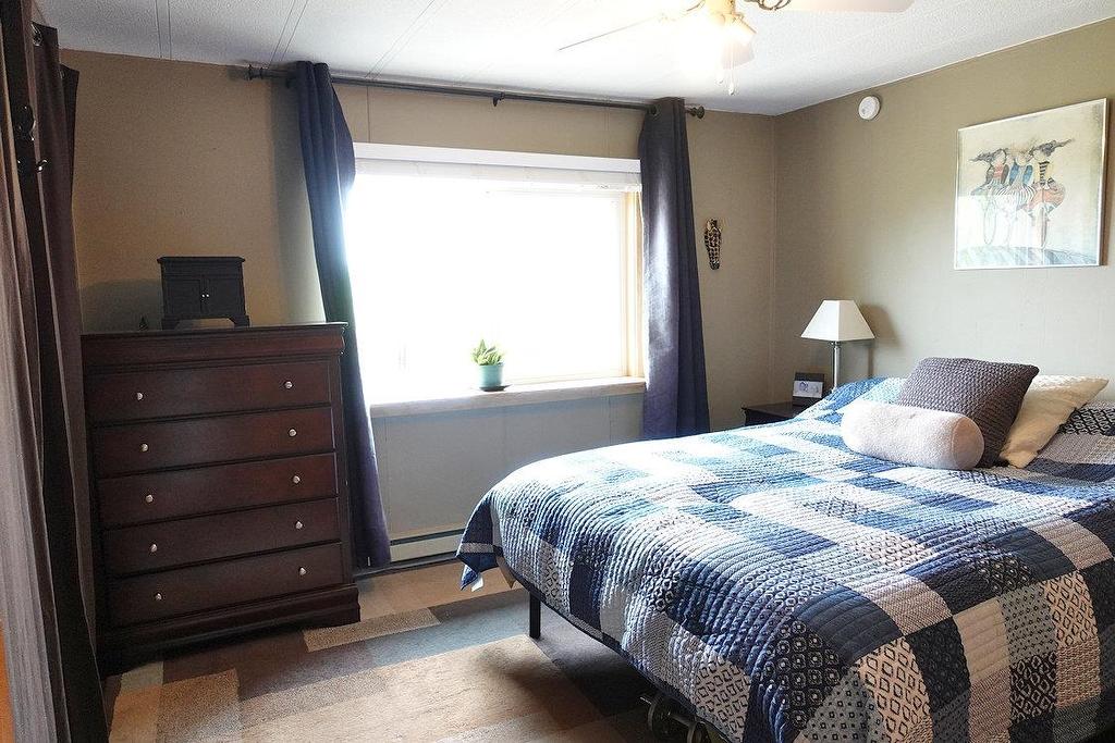 160 Mokomon Road, Kakabeka Falls, ON - Indoor Photo Showing Bedroom