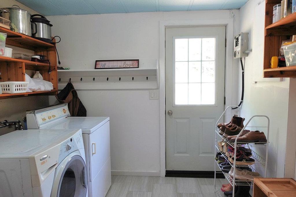 160 Mokomon Road, Kakabeka Falls, ON - Indoor Photo Showing Laundry Room