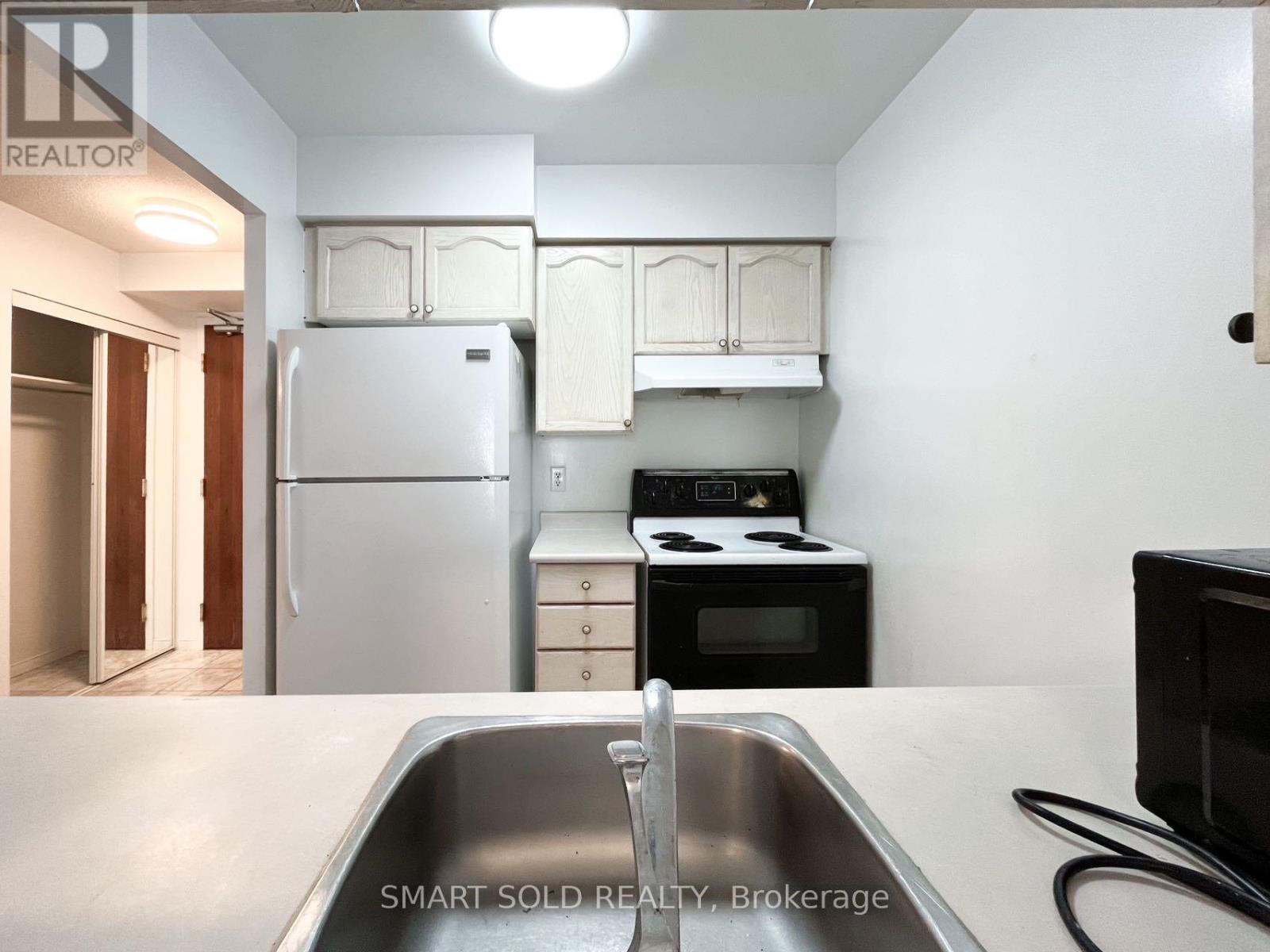 901 - 1 Pemberton Avenue, Toronto, ON - Indoor Photo Showing Kitchen