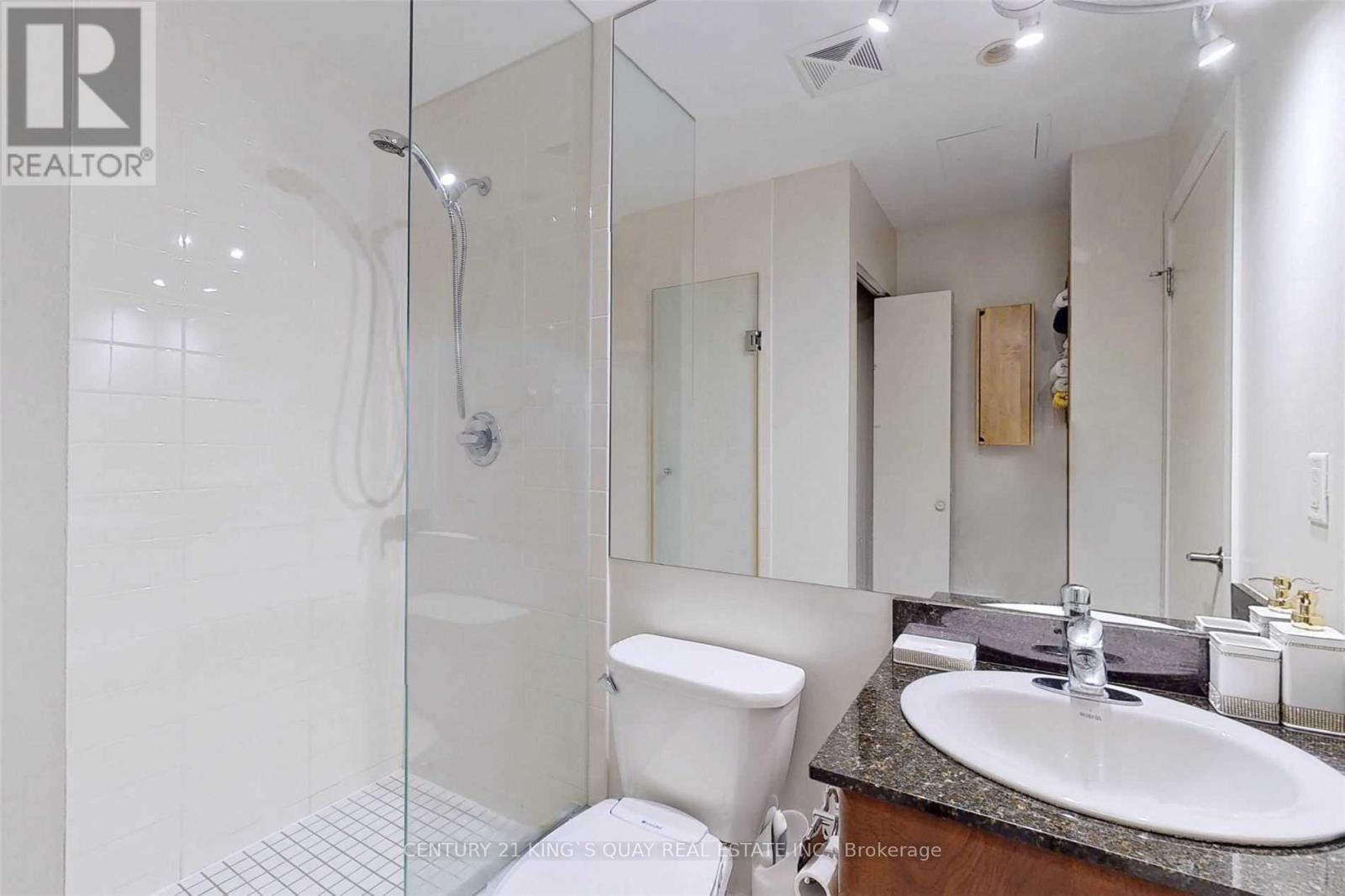 1905 - 30 Canterbury Place, Toronto, ON - Indoor Photo Showing Bathroom